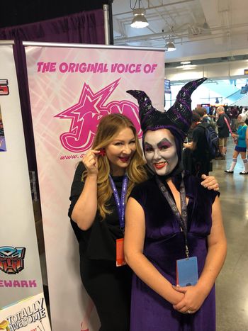 dragoncon #dragoncon2019 #samanthanewark #jemandtheholograms #plasticempire #funkopop #hasbro #jem #transformers #voiceactors #80sanimation #80scartoons #popculture #comiccon
