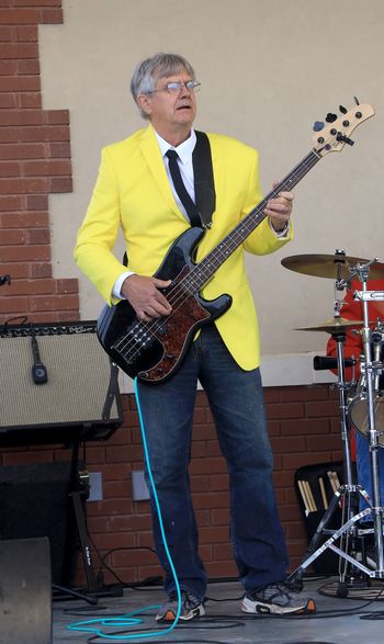 Bruce Benson: bass guitar

