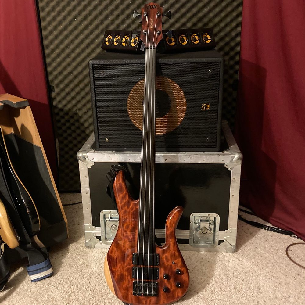 【THE MOZZ】Number One Mile String Setup Zero-Mod SR1-BL Thumb Rest Tug Bar for STINGRAY 4-String