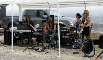 Gyrlband at Country Gardens
