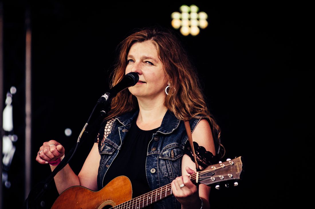 Jennifer Crook is a singer songwriter and multi-instrumentalist who has performed at festivals and venues across the UK and abroad. She's toured with Snow Patrol, Boo Hewerdine, Declan O'Rourke and many others as well as headlined with her own bands.
