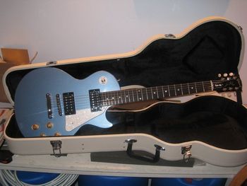 Gibson Les Paul Special Humbuckers in Pelham Blue.

