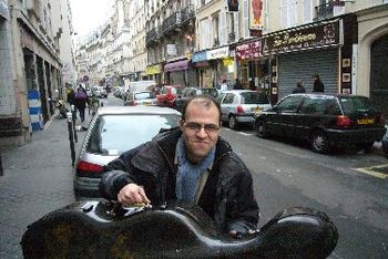 Gil in Paris at the New Morning before a concert.
