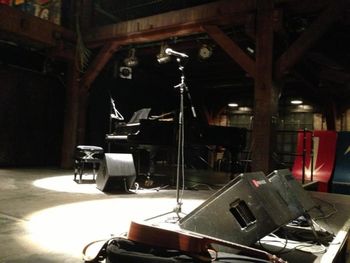 Grand piano at Fabrik in Hamburg, 2/10/13
