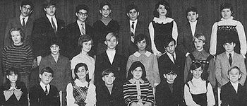 Can you spot the future rock 'n' roller in this picture? Carolyne is the 5th person in the middle row of her 8th grade class picture.

