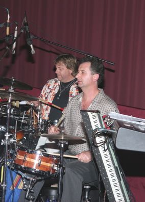 Roger Friend (percussion) & Dave Blackburn (drums) keepin' us in the groove!
