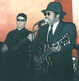Haywood performs on stage with bass player Steve DePra

