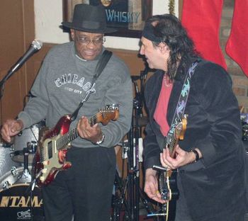OK... NOT ONLY IS HUBERT SUMLIN RIPPIN' WITH MICHAEL, BUT HE'S PLAYIN' MICHAEL'S STRAT... HALLELUJAH!!!
