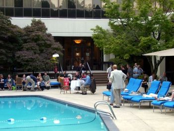 Poolside in the DoubleTree Hotel at Lloyd Center was a wonderful venue for Wetlands '08 networking.

