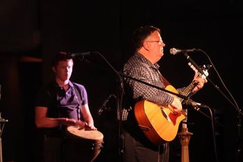 Graham McNair accompanying Dan Dúet
