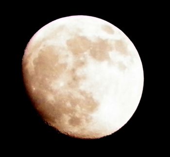 Fantastic hand-held shot of the waning moon!
