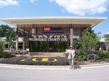 Linda takes me to the Milwaukee County Zoo
