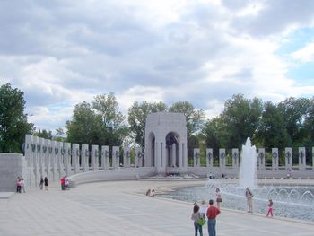 WW II Memorial fountains and pool
