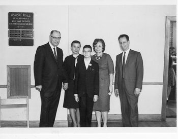 Uncle Archie, Aunt Sadie, me, Mom & Dad
