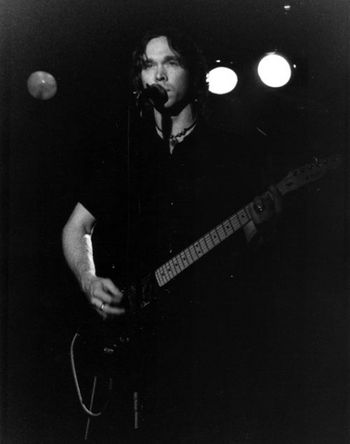 Jim - Devia live 2003. Photo: Carol Fielding
