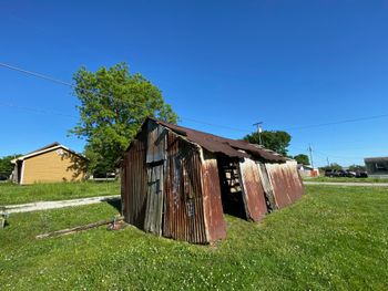 The barn used as a backstop for Mantle
