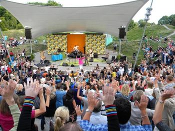 Crowd learning Bollywood Dance!
