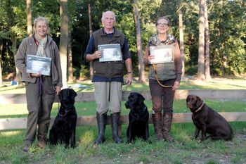 Irka en Zoe met C diploma, Rob en       Kimber met B diploma
 en Wineke en Lynn met B diploma
