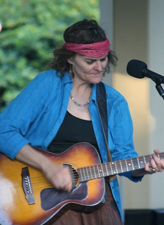Allegra at Healdsurg Plaza (photo by Barbara McChesney)
