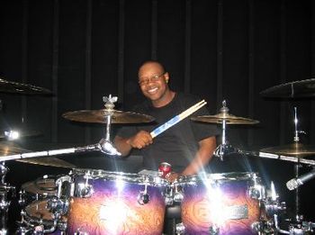 Syd on New Mapex, flashing the Vaters, Sabian and award winning Smile!! OWH!!
