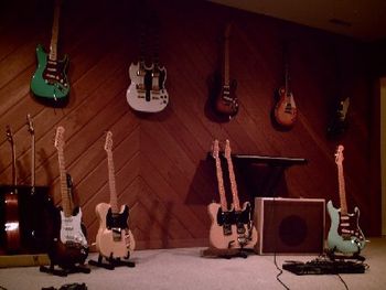 ROBERT'S STUDIO & GUITARS
