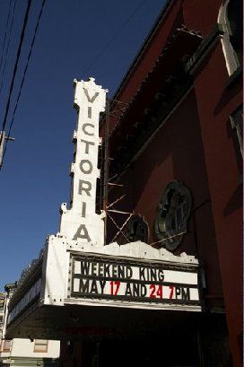 Theater where "Weekend King" premiered
