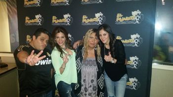 con El Equipo de EL PAJARETE SHOW con Armida y La Flaka
