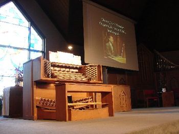 Organ at Christ United Methodist Church in Indianapolis with PowerPoint presentation in the back

