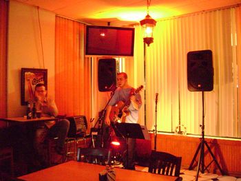 Mike Santini jams out "Black" by Pearl Jam at The Olney Tavern. 
5/16/07 
