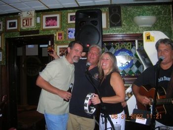 Tom, Teddy & Denise "try" and sing back up while Jack performs. Teddy looks as though he is about to spill his drink!
OTWC 8/31/07
