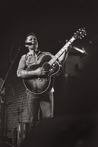 Mike Thomas Solo Acoustic at Izzy's Franklin