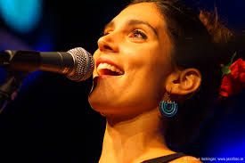Sandra Sangiao: Vocals, Palmas
