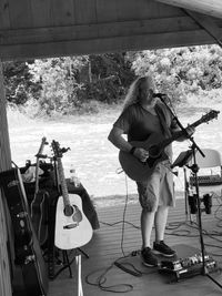 Sunday Funday @ Backporch Vineyard with Mark Dunn