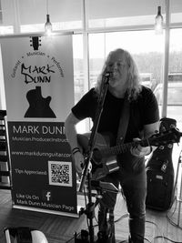 Acoustic Night with Mark Dunn
