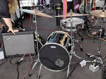 2022 "Jungle Kit" - 16" noname Floor Tom with Pearl Jungle Gig and a Pearl Piccolo snare.  Inspired by the Gretsch Catalina Club Kit
