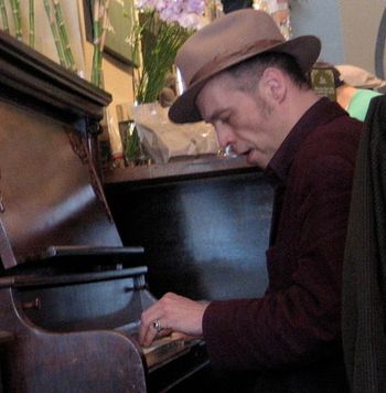 Mark Hundervad on piano
