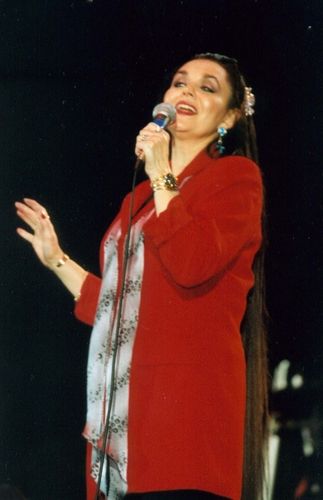 Crystal Gayle (Cherokee) Inducted 2001
