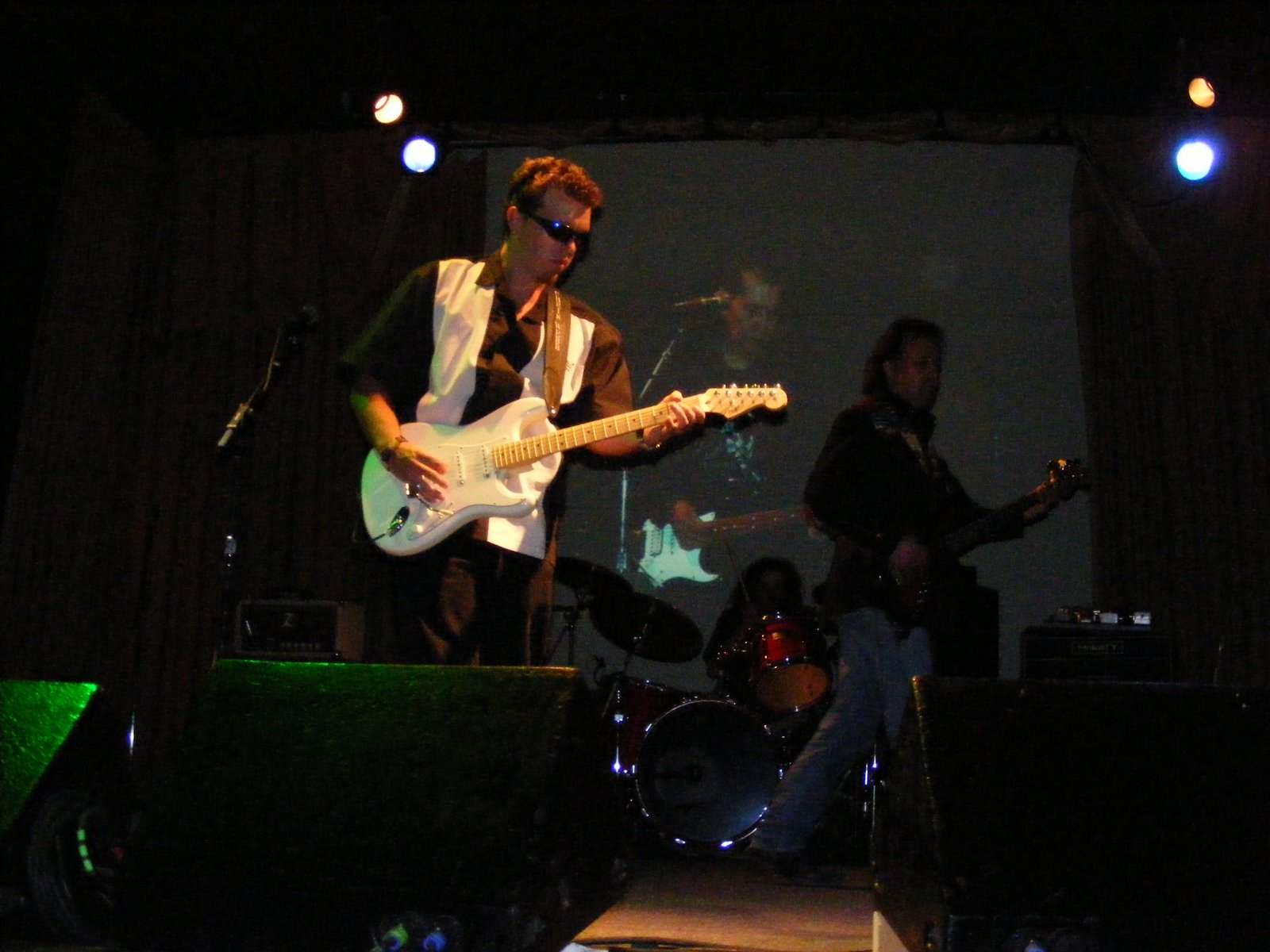 JIMMY PAGE INDUCTS HIS HERO LINK WRAY INTO THE ROCK & ROLL HALL OF FAME