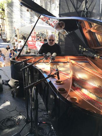 Gerard plays at Jazz A Vienne.
