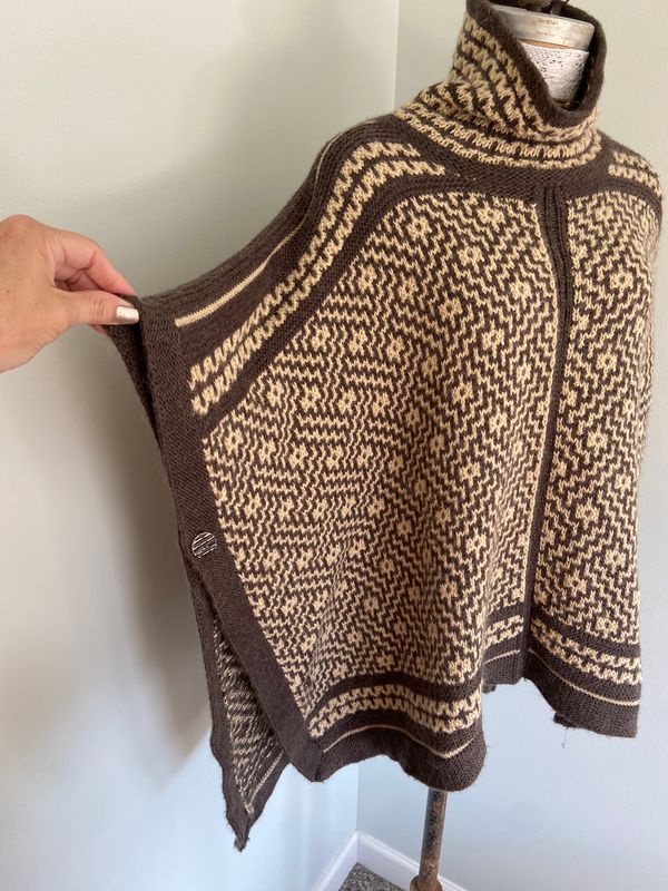 Vintage Lauren Ralph Lauren Poncho SZ M - Mary Kaye Holt Vintage Lauren Ralph Lauren Poncho SZ M - Mary Kaye Holt