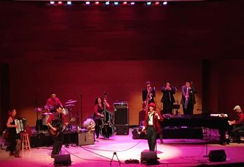 Live at the MIM Theater in Phoenix with the Squirrel Nut Zippers, 2018.
