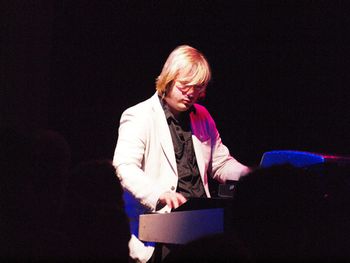 Mike Abel (Ray Manzarek)
