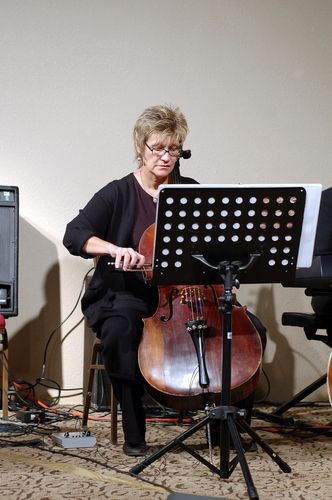 Dirje Smith on cello
