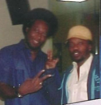 T.LEE and Anthony Hamilton. he did a show in st louis and left the stage in the middle of his to go up to the balcony and re appear. but he got locked in the stairway and no one knew. the band played for 20 minutes before they was like he ain't coming back. shows over.
