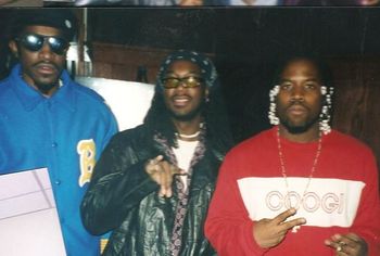 Outkast and T.LEE. In this photo I am kinda kneeling, why i don't know. I am taller than them both. people always say maaaan! I didn't know Andre 3000 was that tall.
