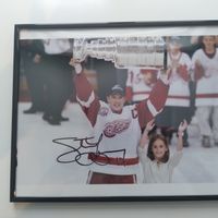 Steve Yzerman - Detroit Red Wings - Autographed Photo