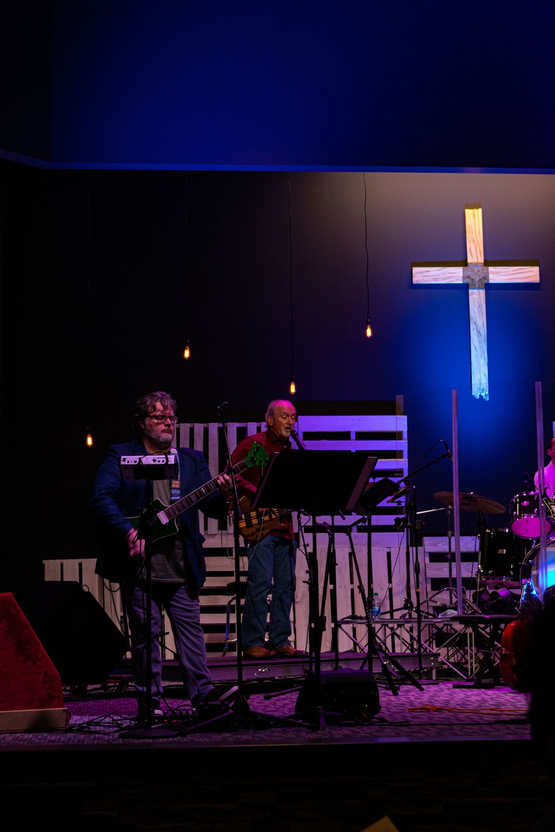 Michael Zeoili and Gene Vance singing at our 2020 November Showcase
