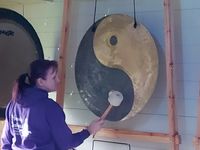 Chinese Ying Yang Gong 90cm diameter and mallet.
