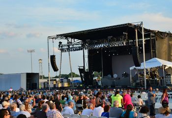 Larry Stevens shares the stage with Kenny Rogers
