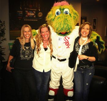 Southpaw and the gals!
